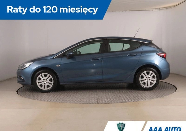 Opel Astra cena 53000 przebieg: 77026, rok produkcji 2017 z Dynów małe 277